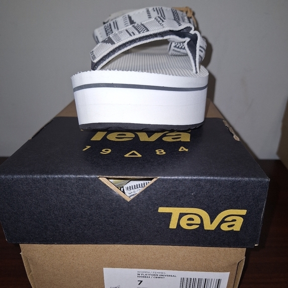 Teva Flatform Universal sandals in white. They're new with tags in original box. - Picture 6 of 8